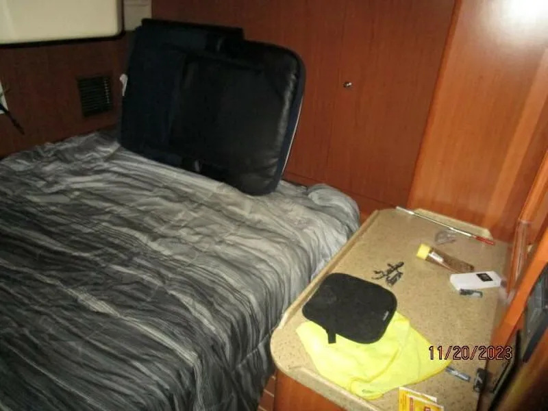 Slide: The Image of 41' Hunter master stateroom2 - 4022599