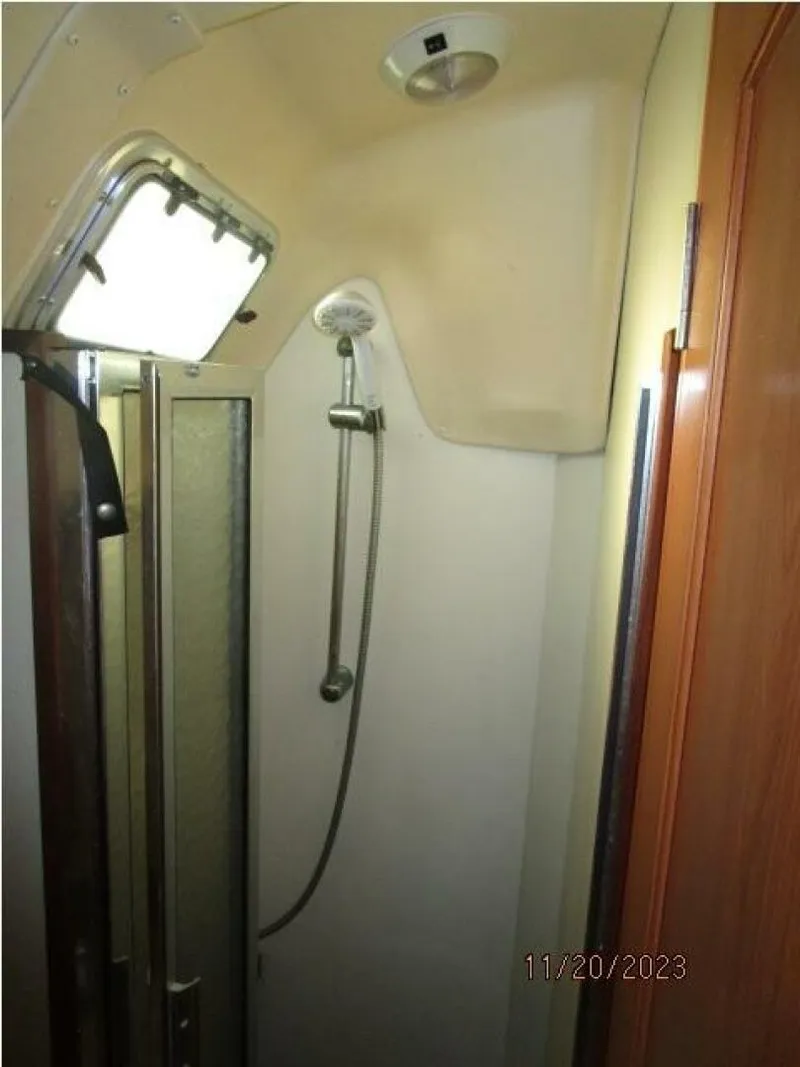 Slide: The Image of 41' Hunter master stateroom shower - 4022795