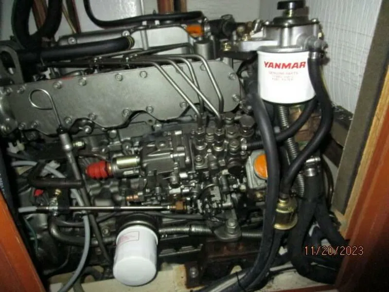 Slide: The Image of 41' Hunter auxiliary1 - 4022545