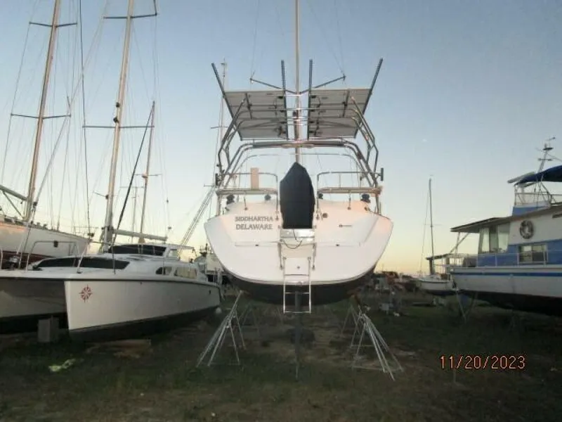 Slide: The Image of 41' Hunter aft profile - 4022540