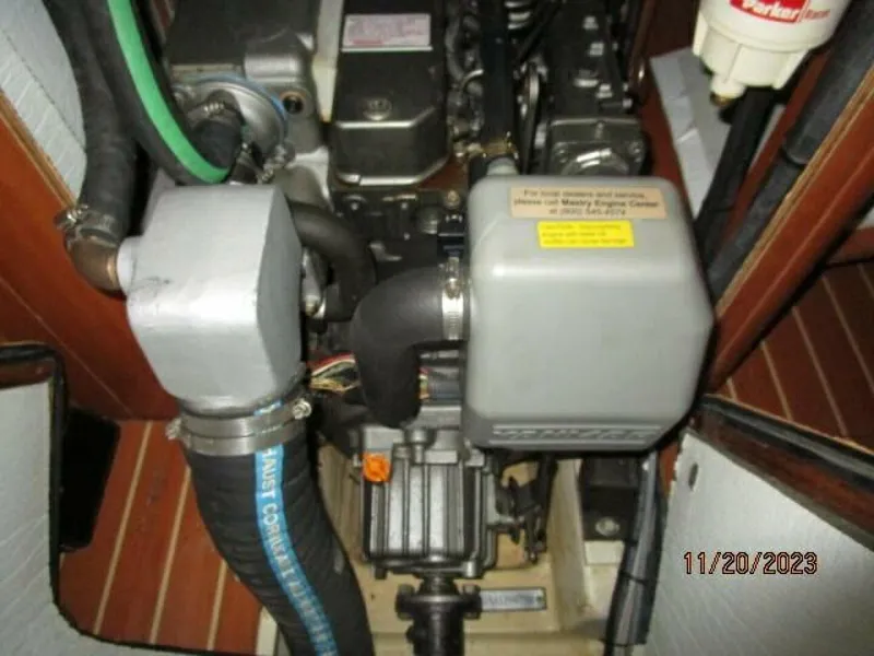 Slide: The Image of 41' Hunter auxiliary3 - 4022547