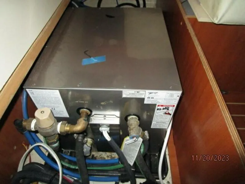 Slide: The Image of 41' Hunter water heater - 4022653