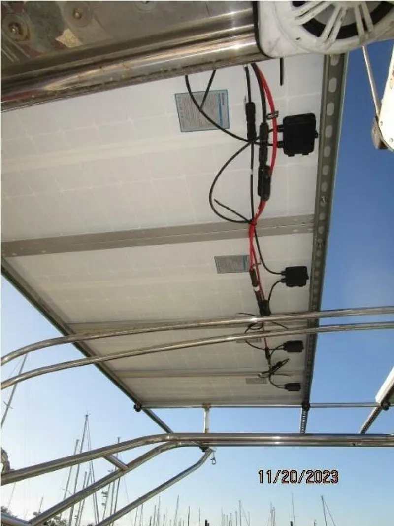 Slide: The Image of 41' Hunter solar panels1 - 4022798