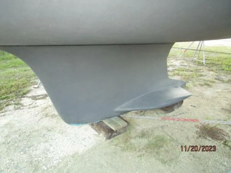 Slide: The Image of 41' Hunter keel1 - 4022591