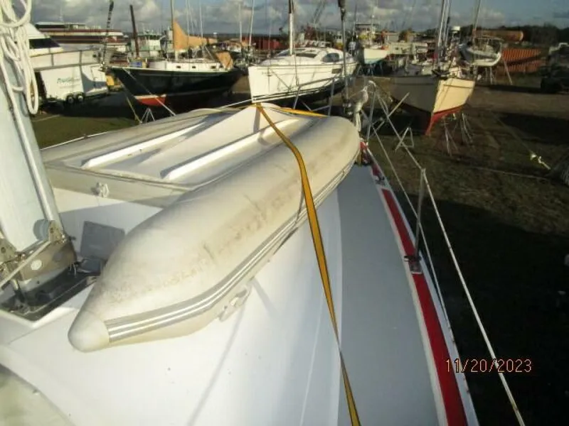 Slide: The Image of 41' Hunter foredeck - 4022577
