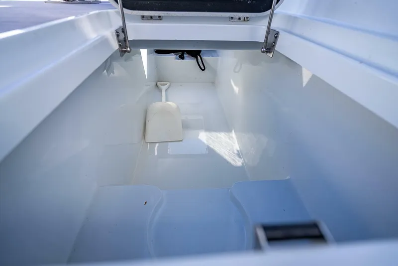 Slide: The Image of Yellowfin 54 Offshore 2024 - 4039216