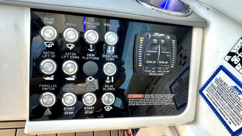 Slide: The Image of Sea Ray 320 Sundancer Outboard 2020 - 4117693