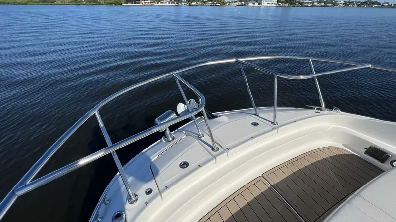 Slide: The Image of Sea Ray 320 Sundancer Outboard 2020 - 4117646