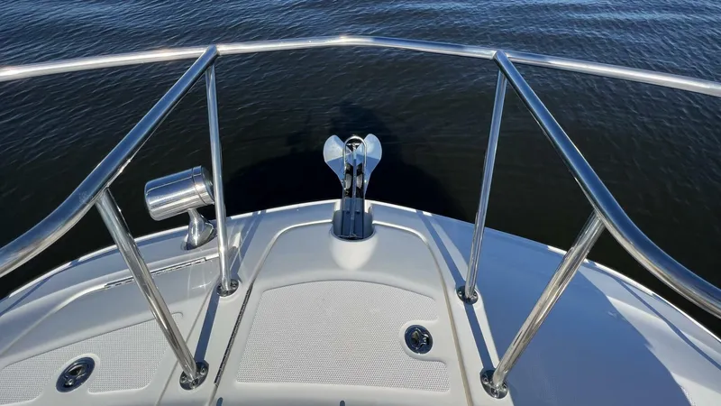 Slide: The Image of Sea Ray 320 Sundancer Outboard 2020 - 4117650
