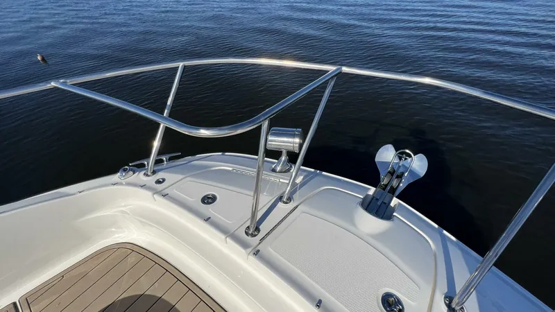 Slide: The Image of Sea Ray 320 Sundancer Outboard 2020 - 4117654