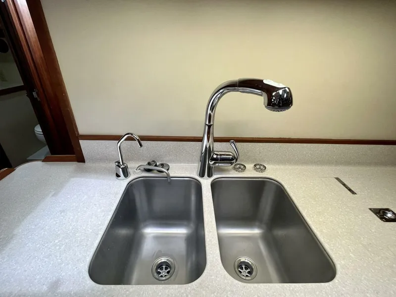 Slide: The Image of Valiant V-50 2010 - 4029671