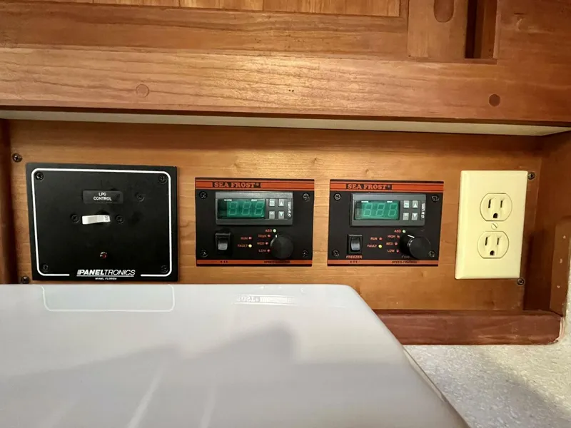 Slide: The Image of Valiant V-50 2010 - 4029673