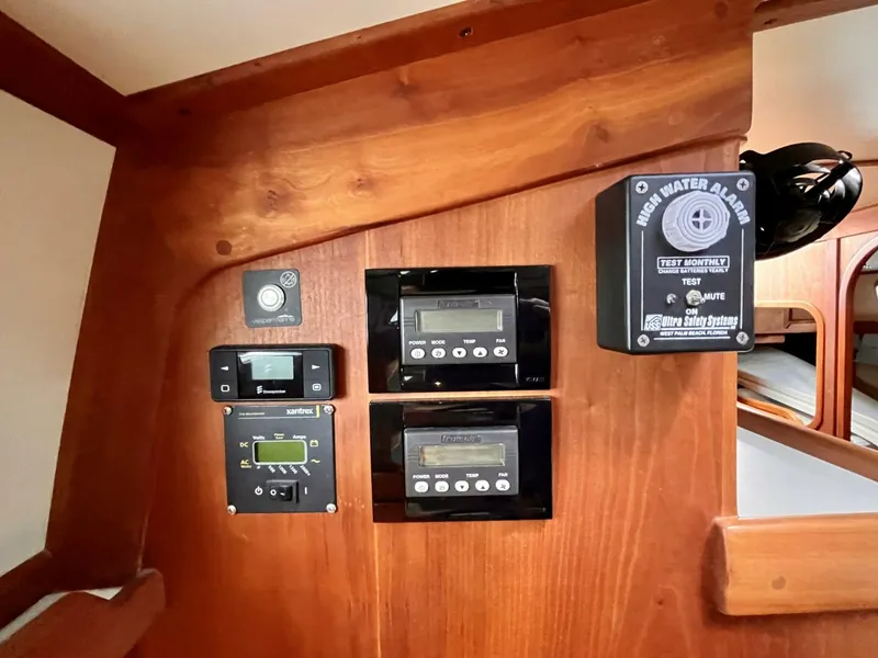 Slide: The Image of Valiant V-50 2010 - 4029685