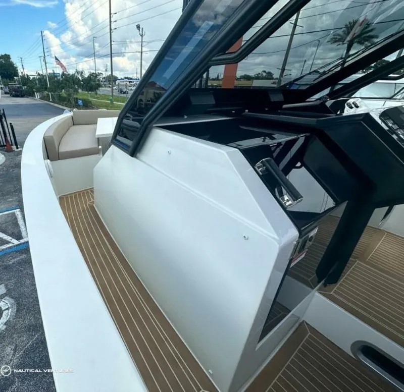 Slide: The Image of De Antonio D34 Xplorer 2022 - 4030425