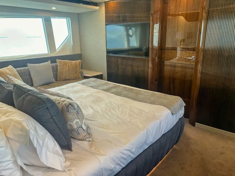 Slide: The Image of Fairline Squadron 68 2024 - 4424735