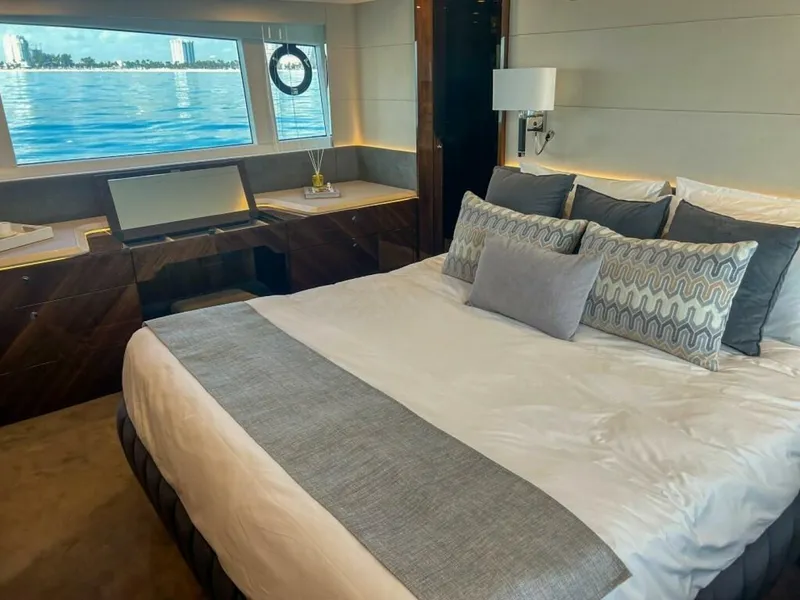 Slide: The Image of Fairline Squadron 68 2024 - 4424740