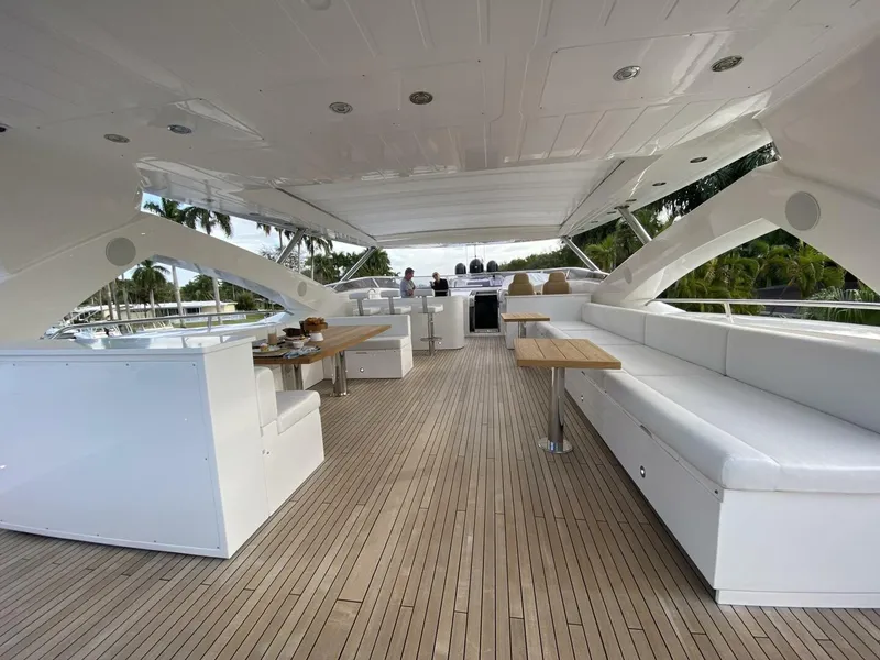 Slide: The Image of Sunseeker 34M 2011 - 4032023