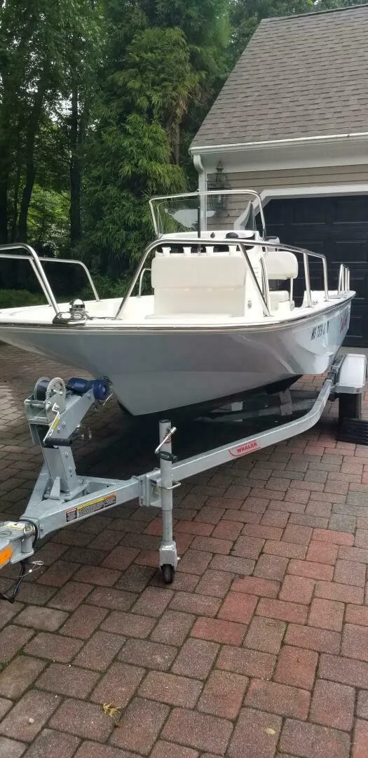 Slide: The Image of Boston Whaler Montauk 2019 - 4035965