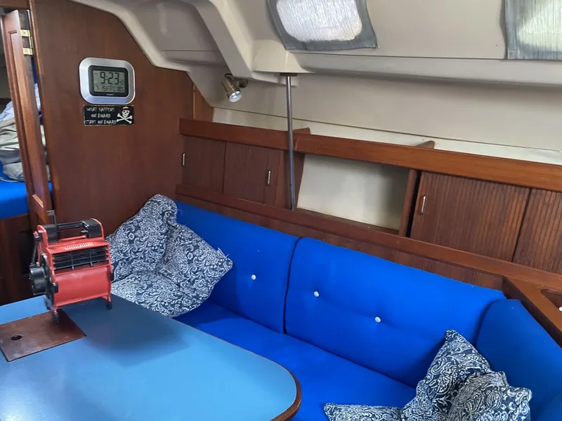 Slide: The Image of Hunter 30-2 1989 - 4038937