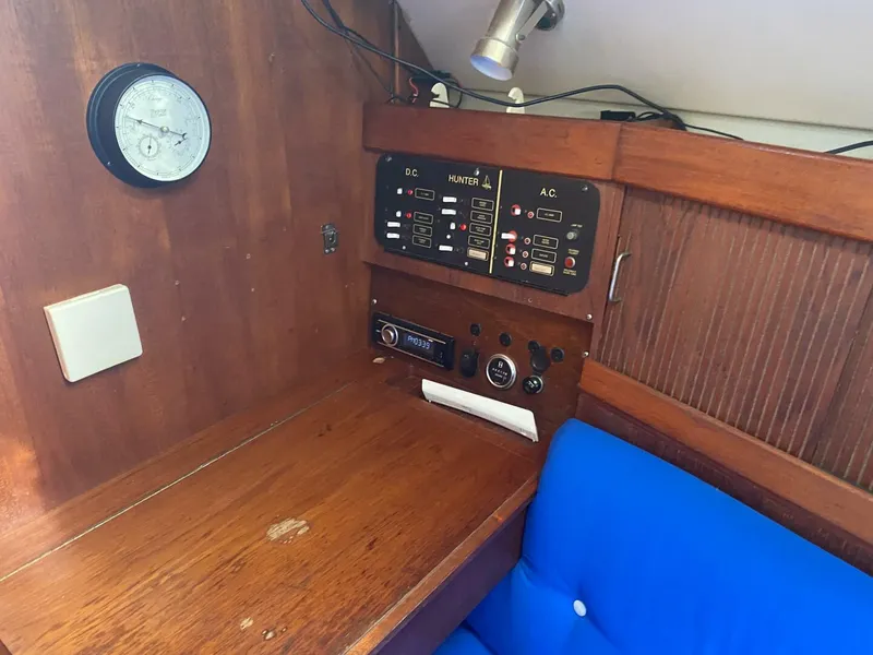 Slide: The Image of Hunter 30-2 1989 - 4038940