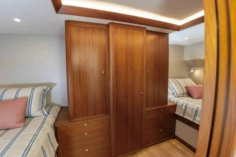 Slide: The Image of 9c594566 B14e 47fa Acc7 732924670e78 - 5534437