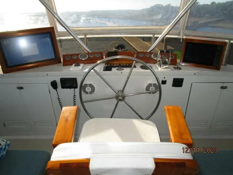 Slide: The Image of 72' DeFever flybridge helm2 - 4045513