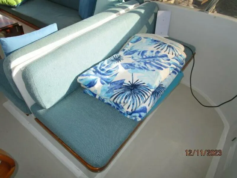Slide: The Image of 72' DeFever flybridge port forward seating - 4045517