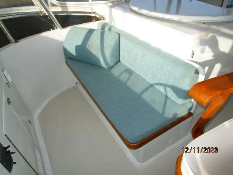 Slide: The Image of 72' DeFever flybridge starboard forward seating - 4045519