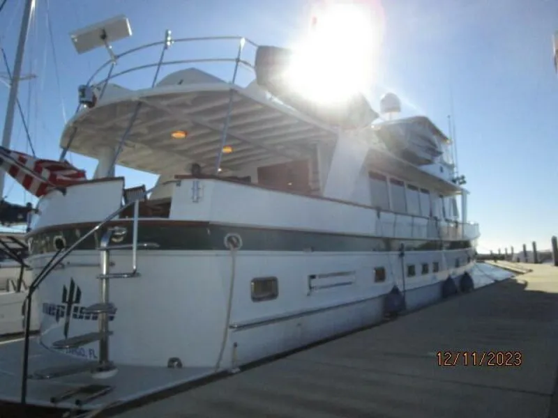 Slide: The Image of 72' DeFever starboard aft profile - 4045580