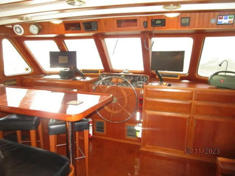 Slide: The Image of 72' DeFever pilothouse forward - 4045541