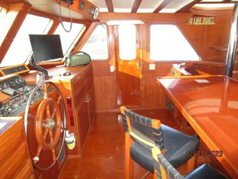 Slide: The Image of 72' DeFever pilothouse starboard - 4045545