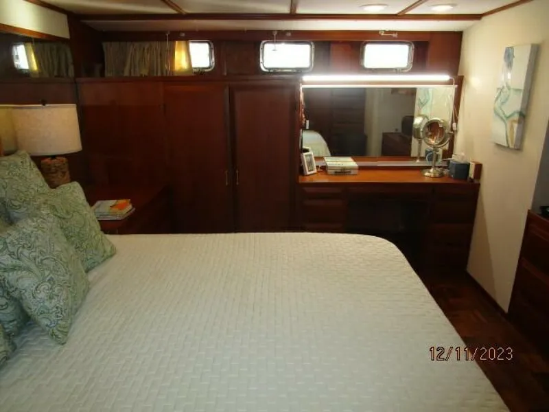 Slide: The Image of 72' DeFever master stateroom port - 4045537
