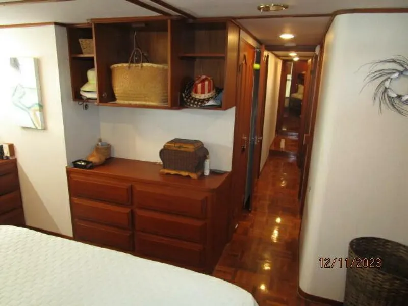 Slide: The Image of 72' DeFever master stateroom forward - 4045535