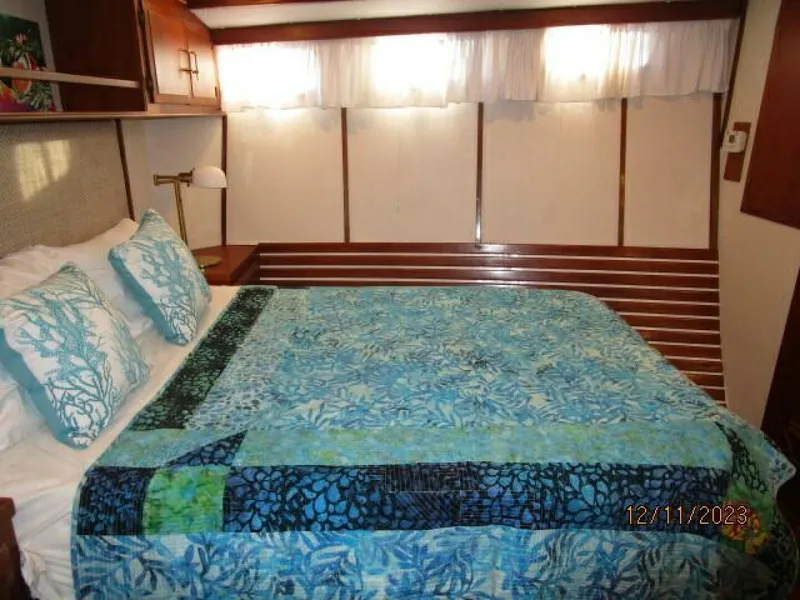 Slide: The Image of 72' DeFever port forward guest stateroom outboard - 4045560