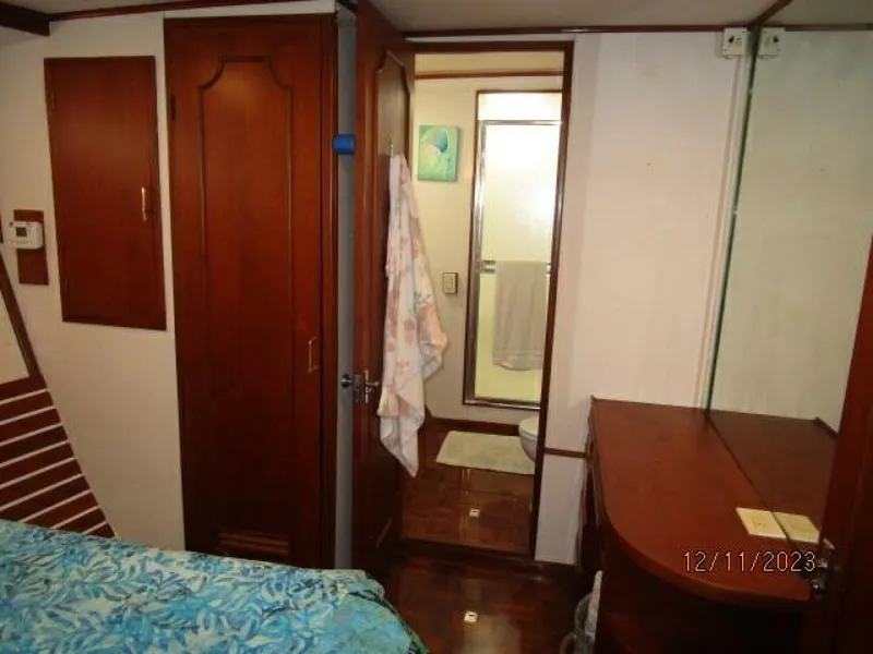 Slide: The Image of 72' DeFever port forward guest stateroom forward - 4045557