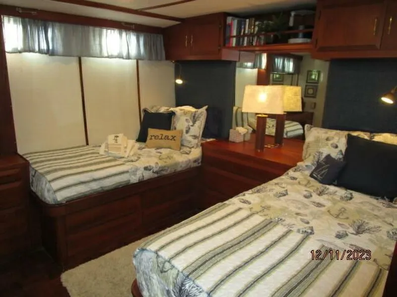 Slide: The Image of 72' DeFever port aft guest stateroom - 4045546