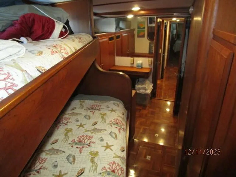 Slide: The Image of 72' DeFever forward guest stateroom2 - 4045525