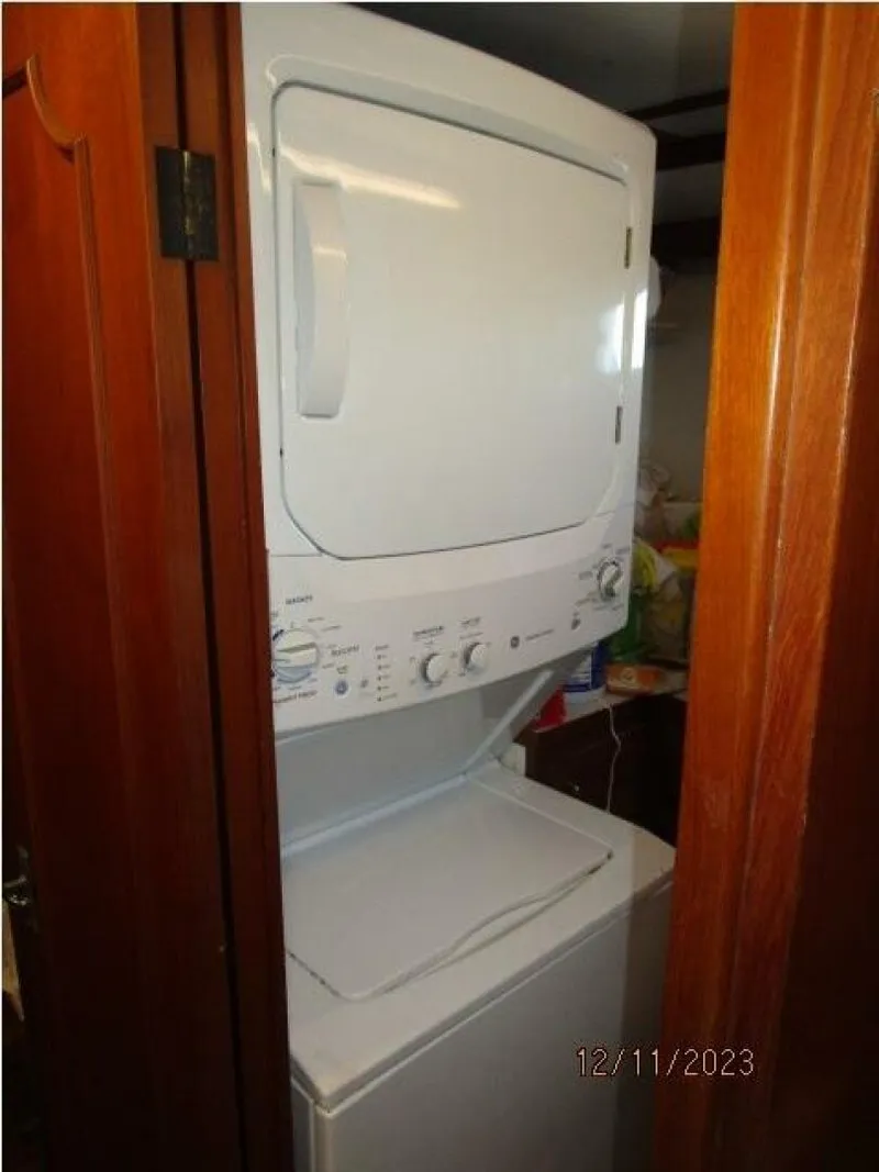 Slide: The Image of 72' DeFever washer-dryer - 4045595