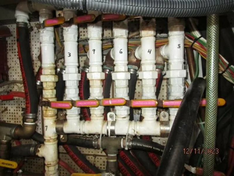 Slide: The Image of 72' DeFever fuel manifold - 4045523