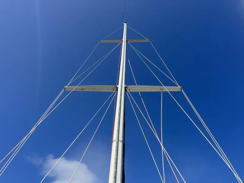 Slide: The Image of 1986 Slocum 37 Mast - 4052532