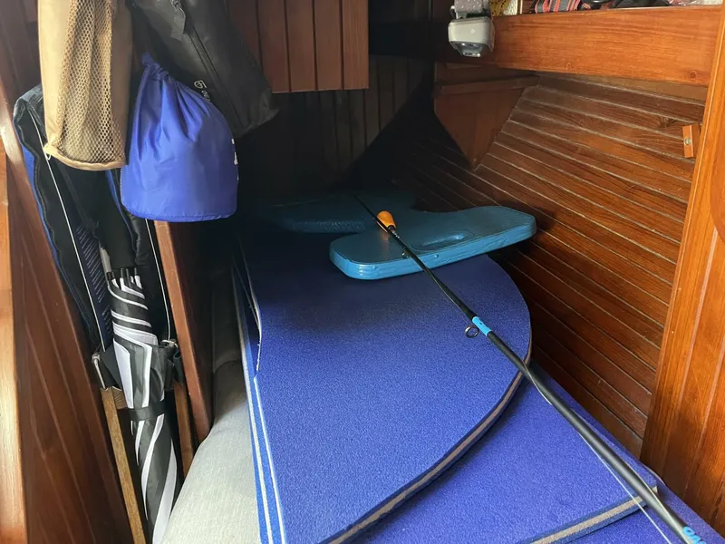 Slide: The Image of 1986 Slocum 37 Quarter Berth - 4052560