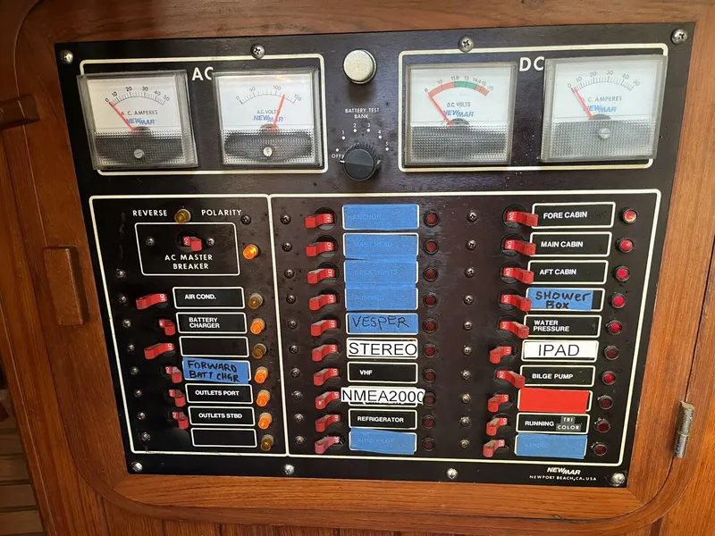 Slide: The Image of 1986 Slocum 37 Electrical panel - 4052561