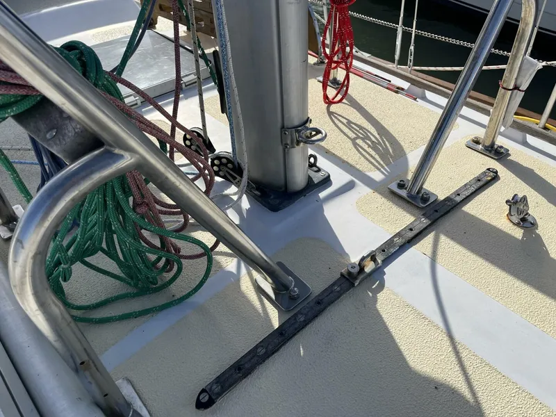 Slide: The Image of 1986 Slocum 37 Mast Base - 4052529