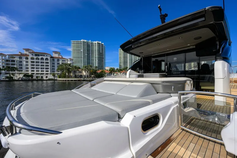 Slide: The Image of Princess V60 Haute Vie - Cockpit 2020 Princess V60 Haute Vie - 4050980