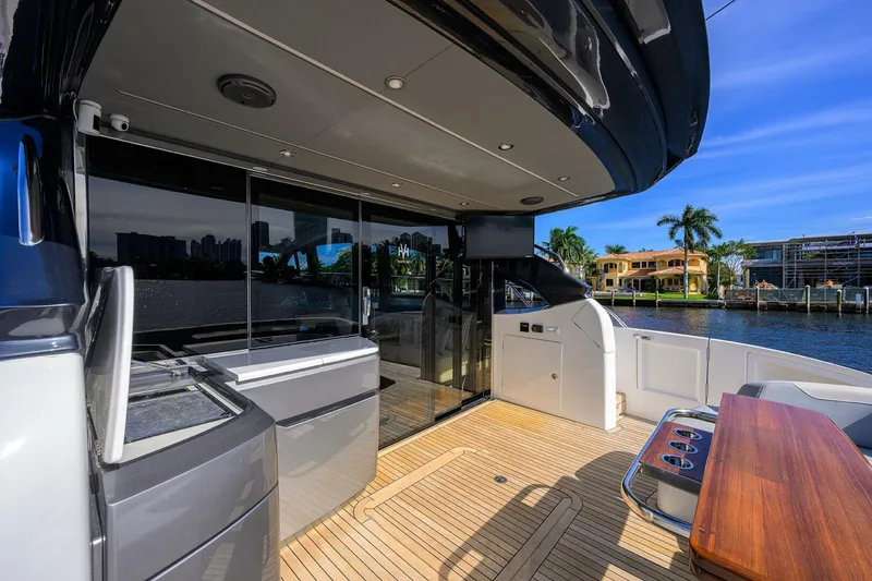 Slide: The Image of Princess V60 Haute Vie - Cockpit 2020 Princess V60 Haute Vie - 4050987