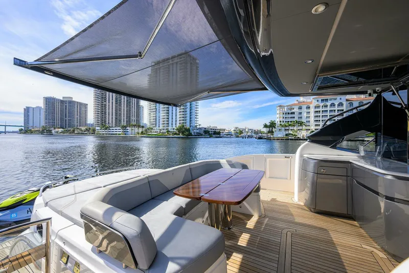 Slide: The Image of Princess V60 Haute Vie - Cockpit 2020 Princess V60 Haute Vie - 4050992