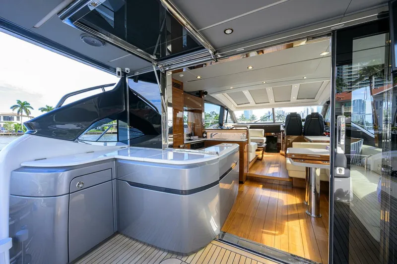 Slide: The Image of Princess V60 Haute Vie - Cockpit 2020 Princess V60 Haute Vie - 4050994