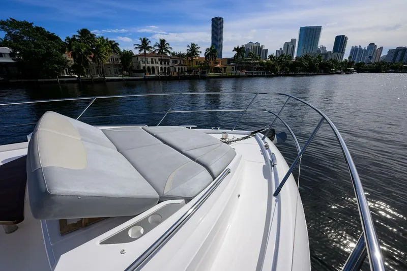 Slide: The Image of Princess V60 Haute Vie - Bow 2020 Princess V60 Haute Vie - 4051056