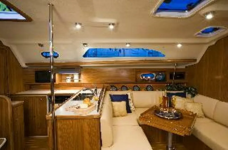 Slide: The Image of Catalina 445 Factory Base 2024 - 4056360