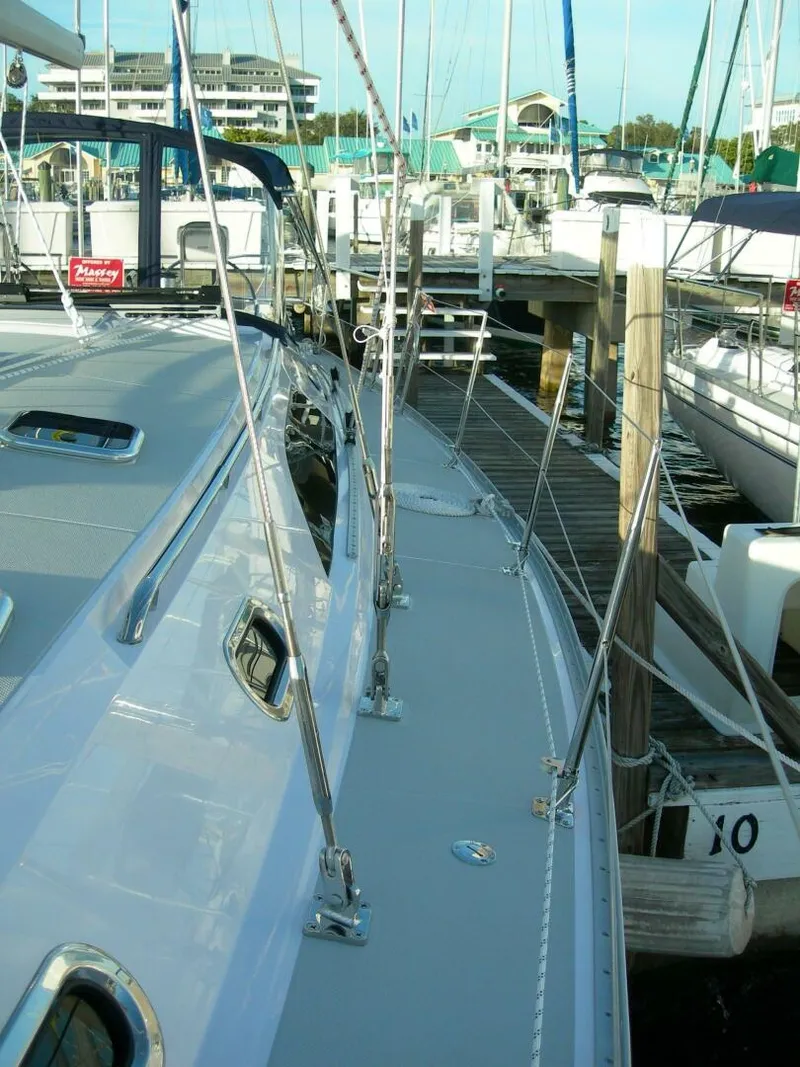 Slide: The Image of Catalina 445 Factory Base 2024 - 4056376